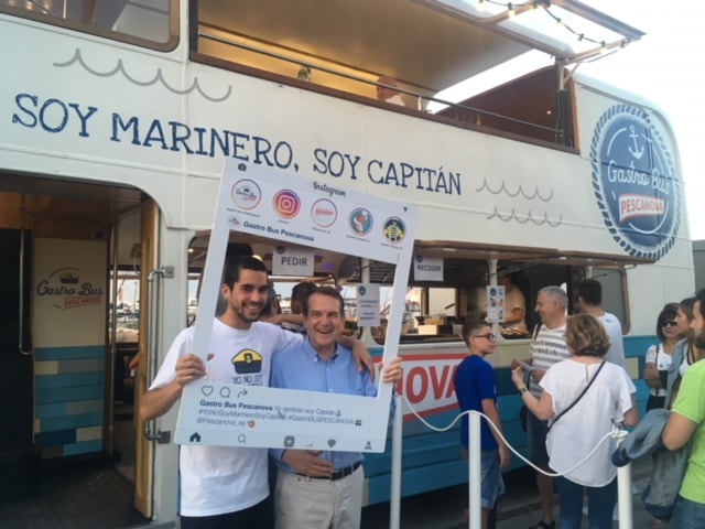 Selfie del alcalde de Vigo en el Gastrobús Pescanova SeaFest 2018