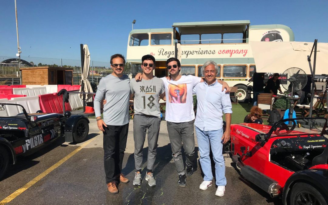 Taburete & Dvicio entrevistados en el Movilbus The Royal Experience